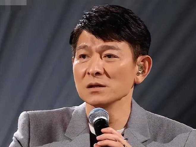 刘德华断崖式衰老满头白发啤酒肚明显网友泪目：该退休了！(图2)