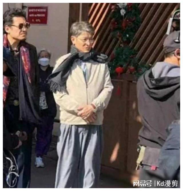 刘德华颠覆形象满头白发啤酒肚现身！网友泪目：时光不饶人！(图2)