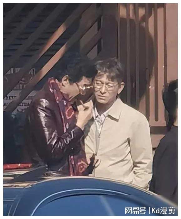 刘德华颠覆形象满头白发啤酒肚现身！网友泪目：时光不饶人！(图7)