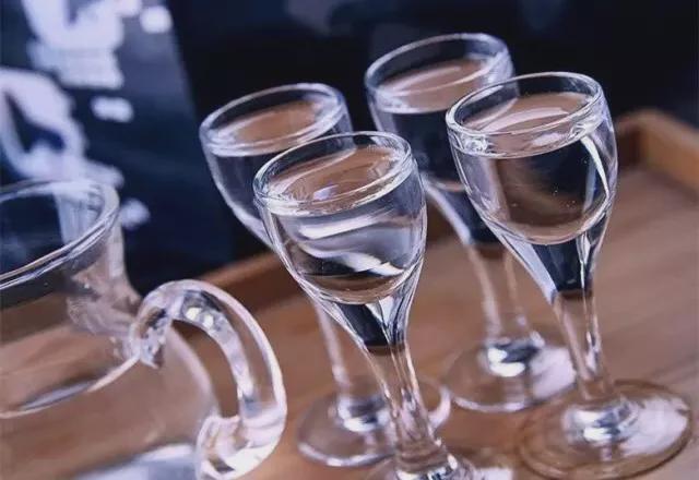 鉴别白酒好坏的10种方法(图1)