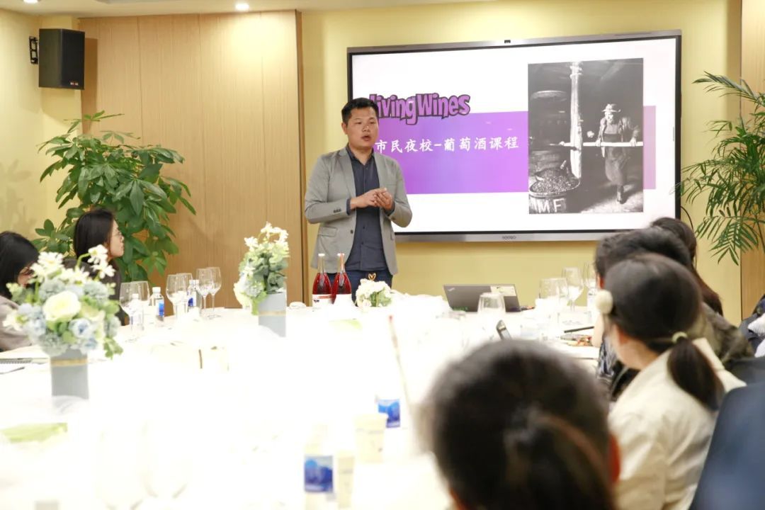 去228街坊上艺术夜校沉浸式体验葡萄酒品鉴(图2)