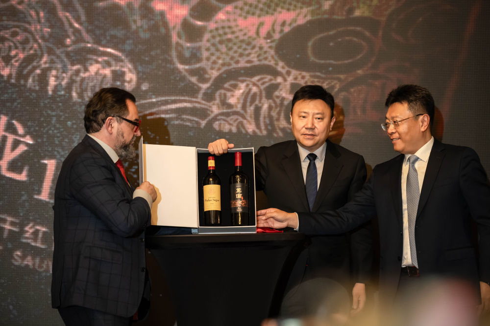 “当烟台遇见波尔多”纪念中法建交60周年红酒礼盒发布会在巴黎举行(图3)