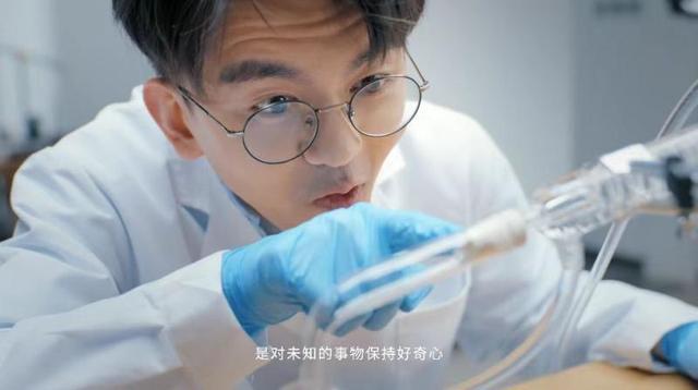 五四青年节B站联合青岛啤酒共同打造态度大片《讲究青年不将就(图3)