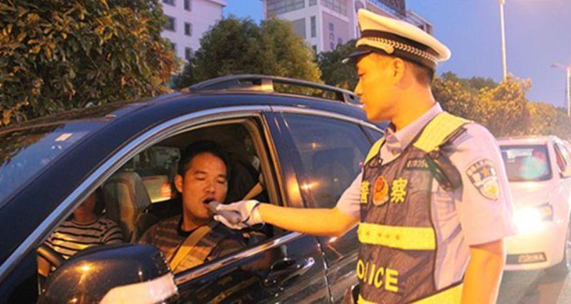 喝酒后多久开车才不算酒驾？喝一瓶啤酒要三个小时以后才能开车(图1)