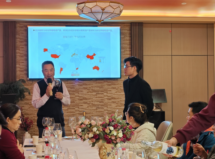 一路向南海湾旅游区有一处热爱红酒人士的集聚地(图3)