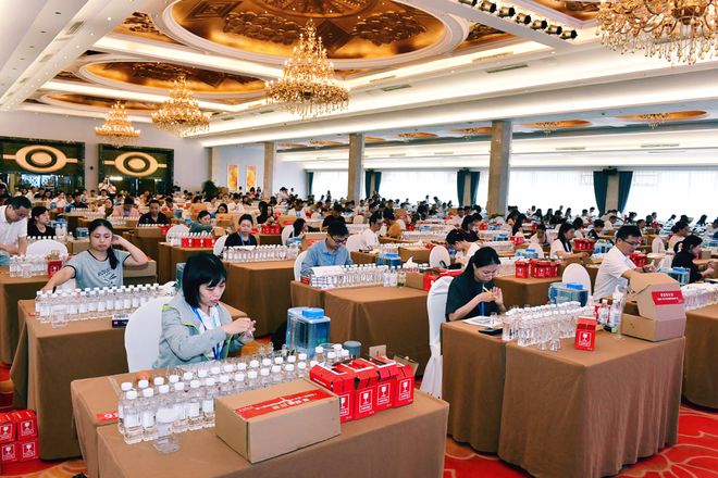 川酒观察︱第二届中国白酒酒体设计大赛（浓香型）四川省预赛圆满落幕(图2)