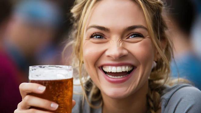 让女性喝起来啤酒业能做些什么？这份报告给出了十条“解决方案”(图1)