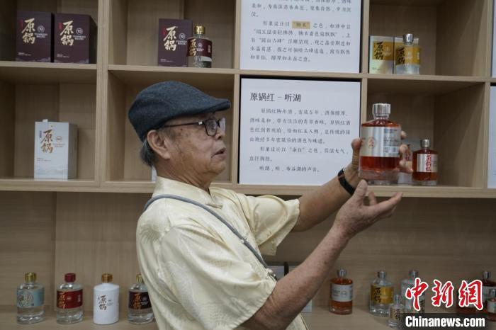 两岸同胞相聚白酒特色小镇以酒为媒共探产业发展(图2)
