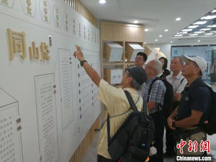 两岸同胞相聚白酒特色小镇以酒为媒共探产业发展(图1)