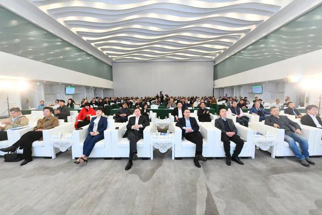聚焦果酒产业发展12小时智力风暴第三届“果酒大会”火爆春糖(图1)