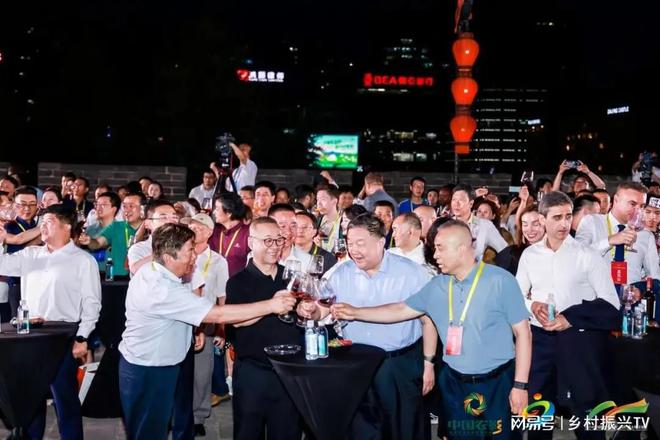 破世界纪录！丹凤红酒吉尼斯世界纪录称号发布会成功举办(图2)