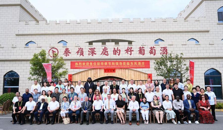 文化赋能助力乡村振兴歌手雷升利用歌声传播红酒文化(图5)