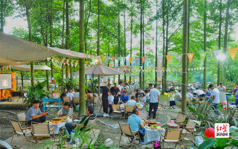 欢歌畅饮消夏月丨都江堰聚源镇“焕新风铃渡·醉美大桥湾”啤酒音乐节正式启动丨一起来“嗨啤”！(图2)