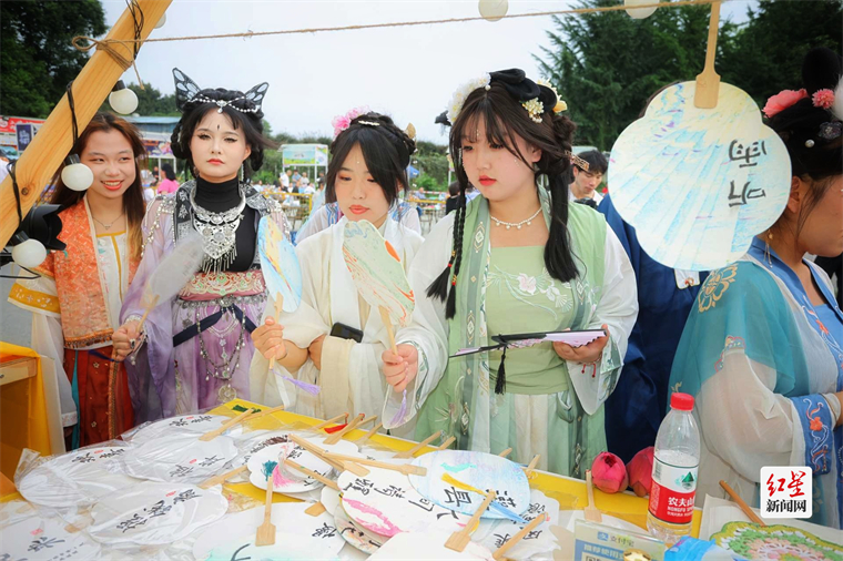 欢歌畅饮消夏月丨都江堰聚源镇“焕新风铃渡·醉美大桥湾”啤酒音乐节正式启动丨一起来“嗨啤”！(图4)