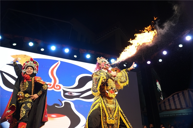 雅克看花季·啤酒美食节隆重开幕传扬民族根源文化展红原多彩底色(图2)