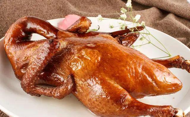 鸭肉怎么做好吃？啤酒炖、红烧香、烤鸭脆哪种更让你心动？(图1)