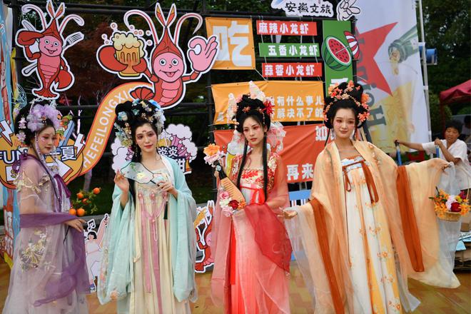 尽情“嗦虾”2024合肥啤酒龙虾嘉年华开启夏日狂欢(图2)
