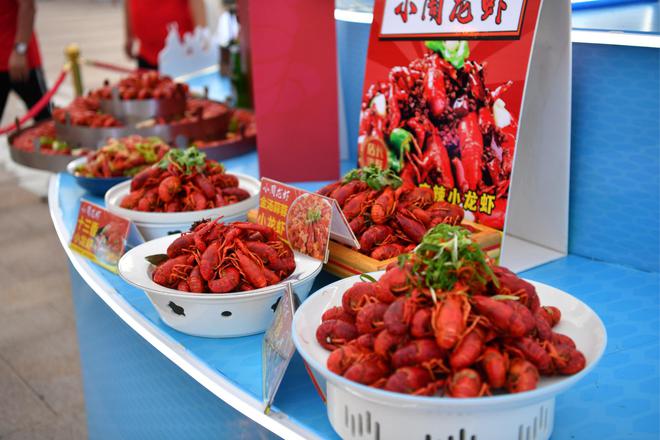 尽情“嗦虾”2024合肥啤酒龙虾嘉年华开启夏日狂欢(图1)
