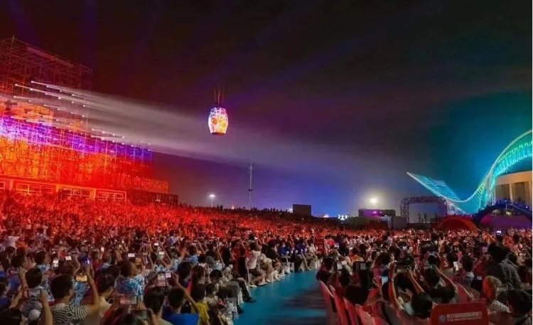 回顾往届青岛国际啤酒节开幕式第一桶啤酒的精彩时刻(图4)