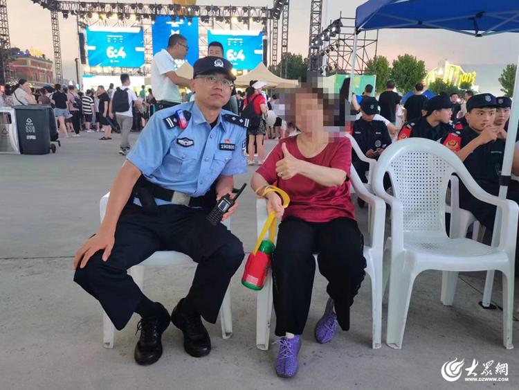 在青岛啤酒节绘就夏日最美“警”色(图1)