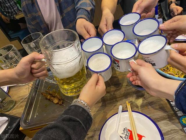 今天才知道“罐装”和“瓶装”的啤酒区别这么大看完长见识了(图9)