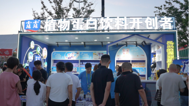 以健康美味奏响夏日华章承德露露精彩亮相第34届青岛国际啤酒节(图2)