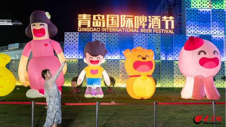 快来与青岛金沙滩啤酒城“顶流”合影这样拍照火出圈！(图1)