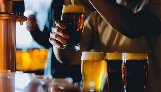 啤酒销量一跌再跌为啥人们如今不爱喝了？背后原因残酷却很现实(图16)