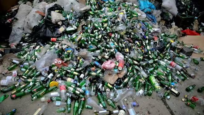 啤酒销量一跌再跌为何如今人们不爱喝了？背后原因残酷却很现实(图17)