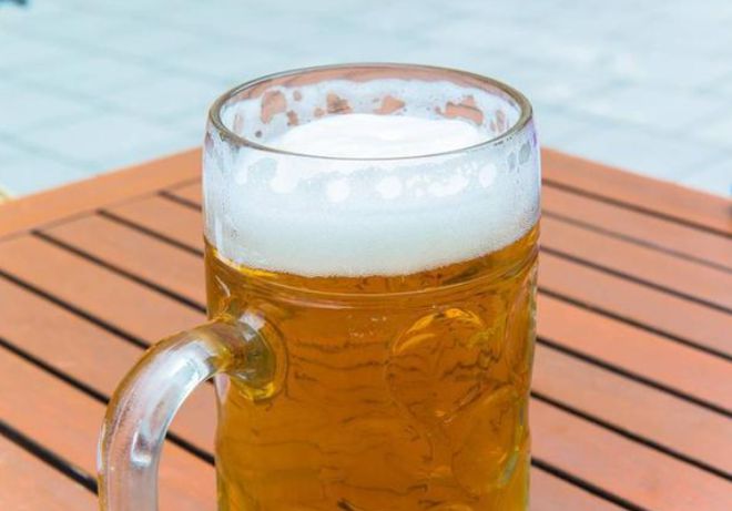 啤酒销量一跌再跌为何如今人们不爱喝了？背后原因残酷却很现实(图19)
