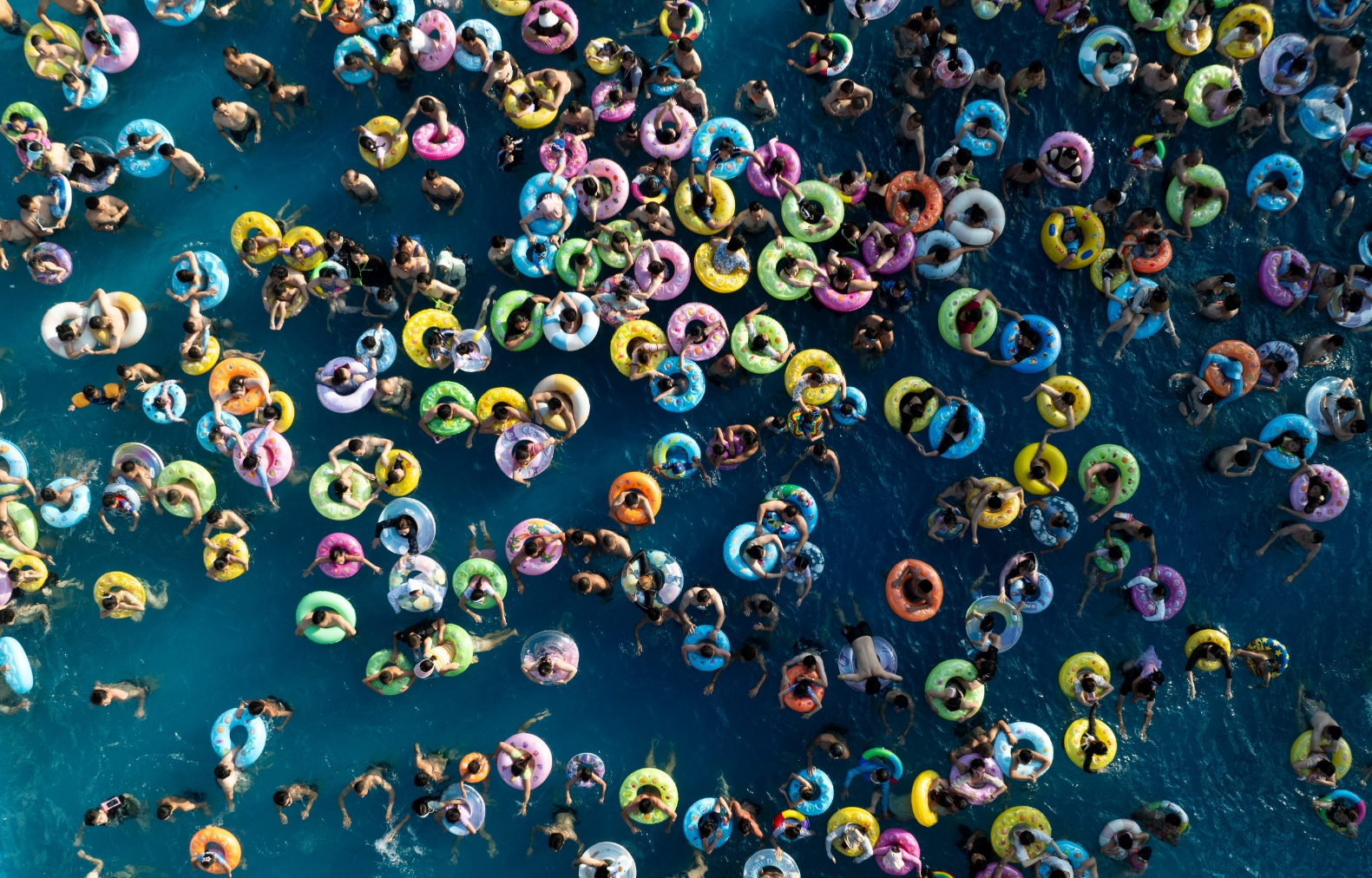 暑期+夏季音浪+水浪 重庆涪陵美心红酒小镇接待游客超60万人次(图1)