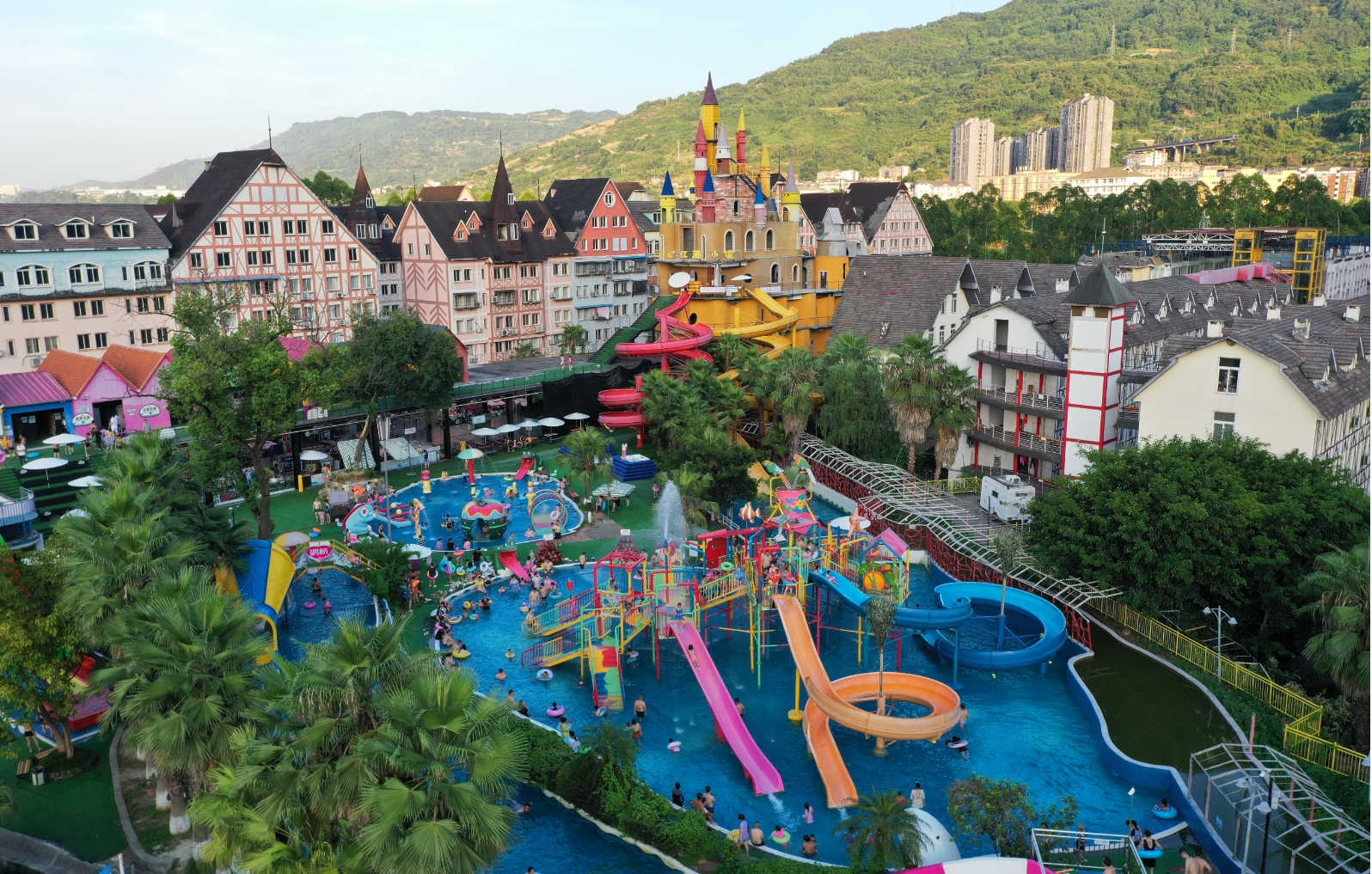 暑期+夏季音浪+水浪 重庆涪陵美心红酒小镇接待游客超60万人次(图2)