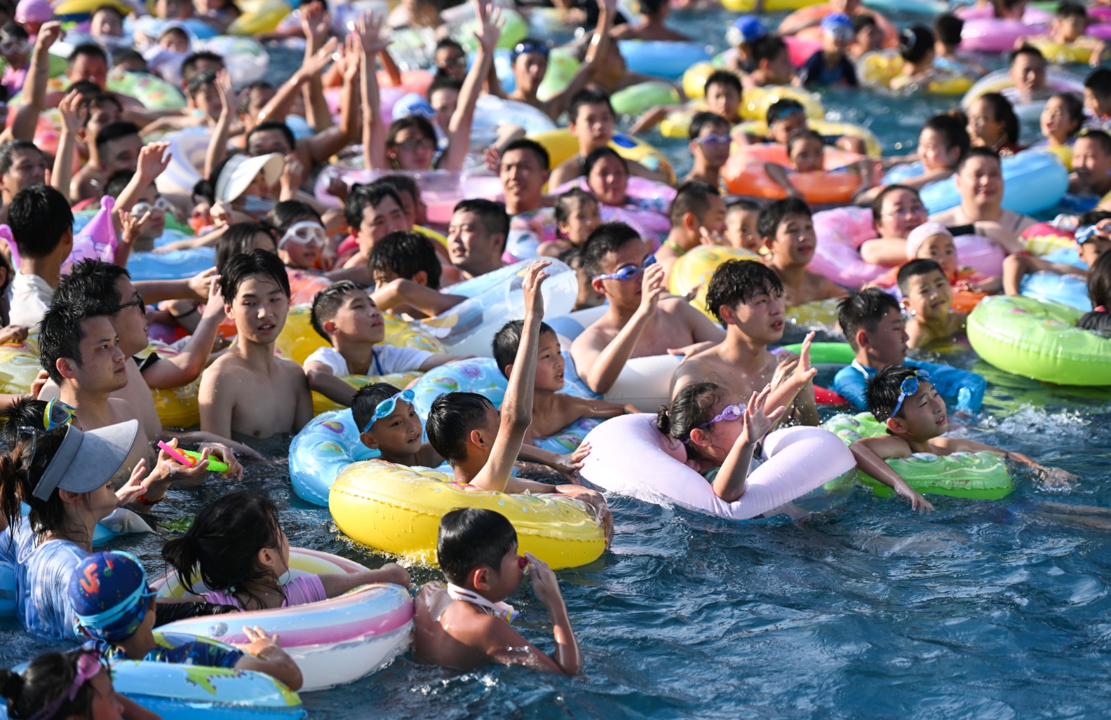 暑期+夏季音浪+水浪 重庆涪陵美心红酒小镇接待游客超60万人次(图4)