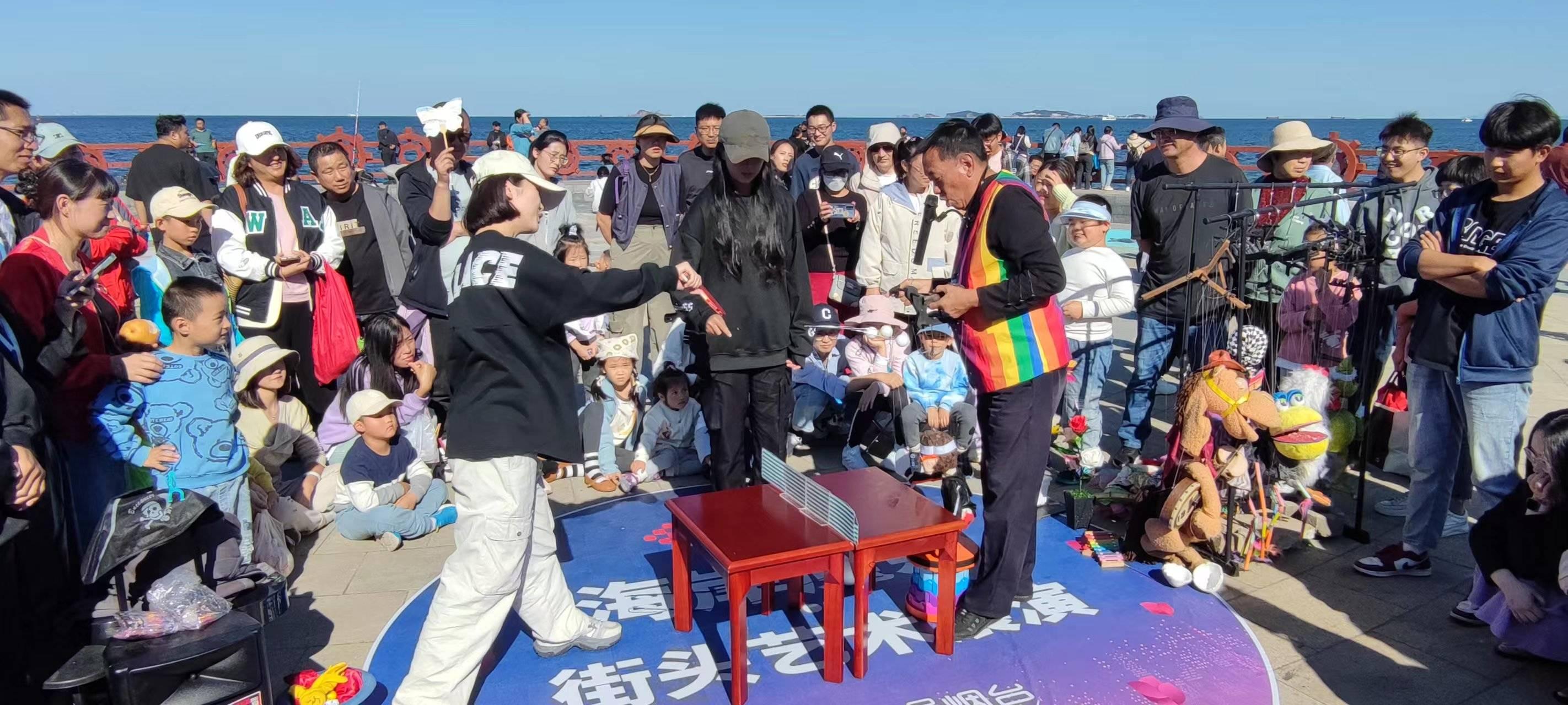 “微醺”第三天对酒当歌更当说金曲联唱脱口秀惊艳2024烟台红酒海岸艺术展(图2)