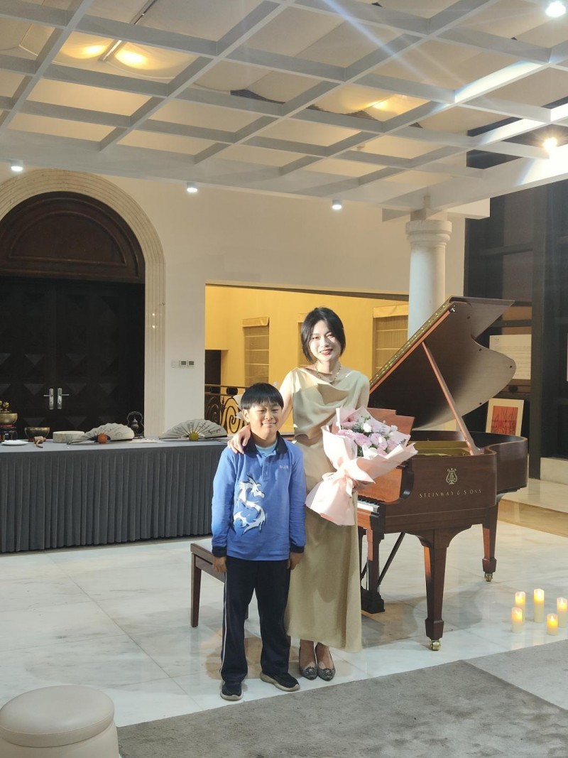 普霖司传媒艺人参加蓝慕合俱乐部钢琴红酒音乐会(图3)