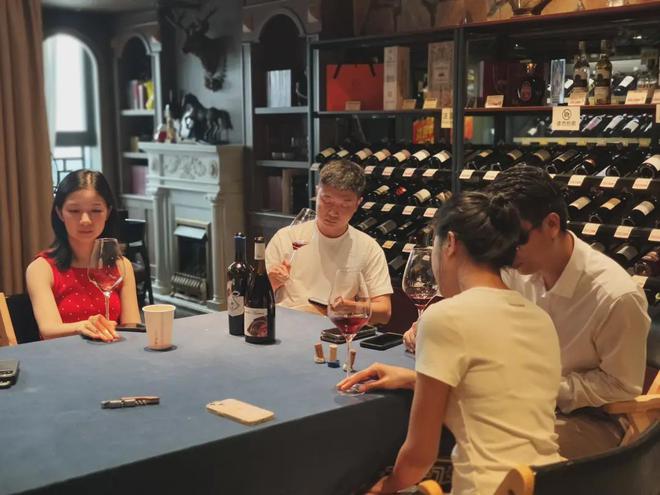 凌春鸣：探讨中国葡萄酒市场消费降级与实体店新机遇(图2)