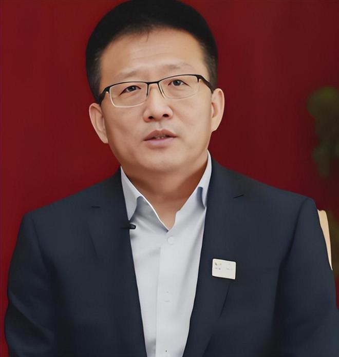 白牛二与金标陈酿销量齐跌！李颖林如何带领顺鑫农业重回百亿？(图1)