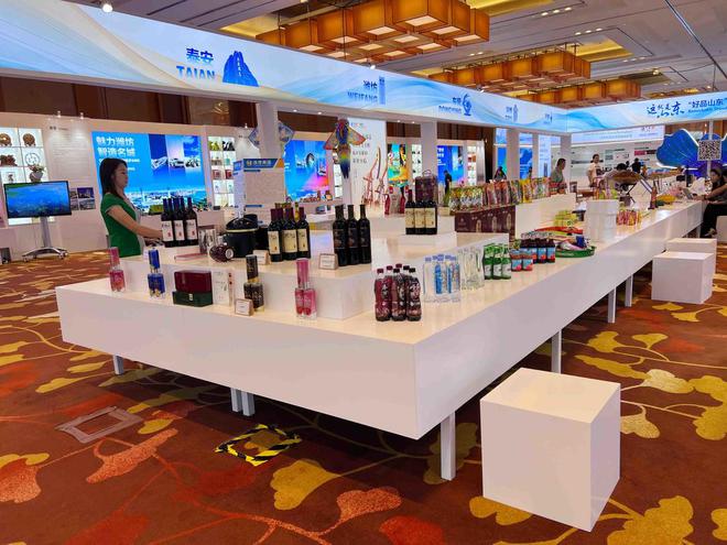 崂山矿泉水、华东葡萄酒闪耀2024新加坡山东周(图5)
