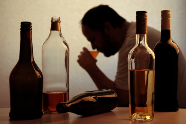 常年晚饭喝“2两白酒”的人最后身体都咋样了？建议早懂不后悔(图1)