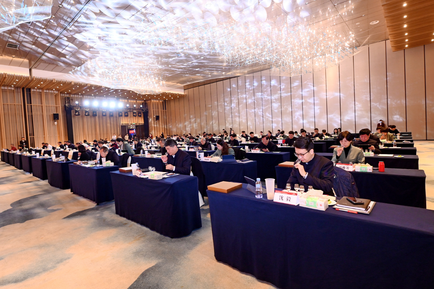 2024年中国白酒首席品酒师年会举行五粮液助力凝聚白酒品质发展力量(图1)