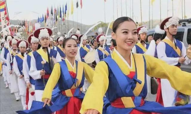 英网友疑惑：中国人用筷子韩国人也用筷子那到底谁才是正宗？(图25)