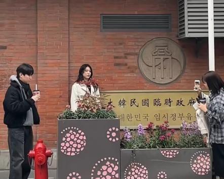 韩国人去上海免签吃红烧肉竖大拇指吃烤鸭用纸卷并吐槽难吃(图6)