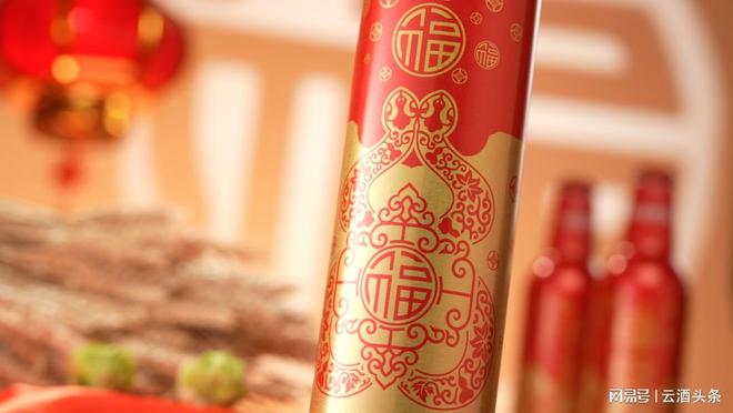 鸿运当头蛇年生肖酒上市即火！青啤：赢在文化认同(图1)