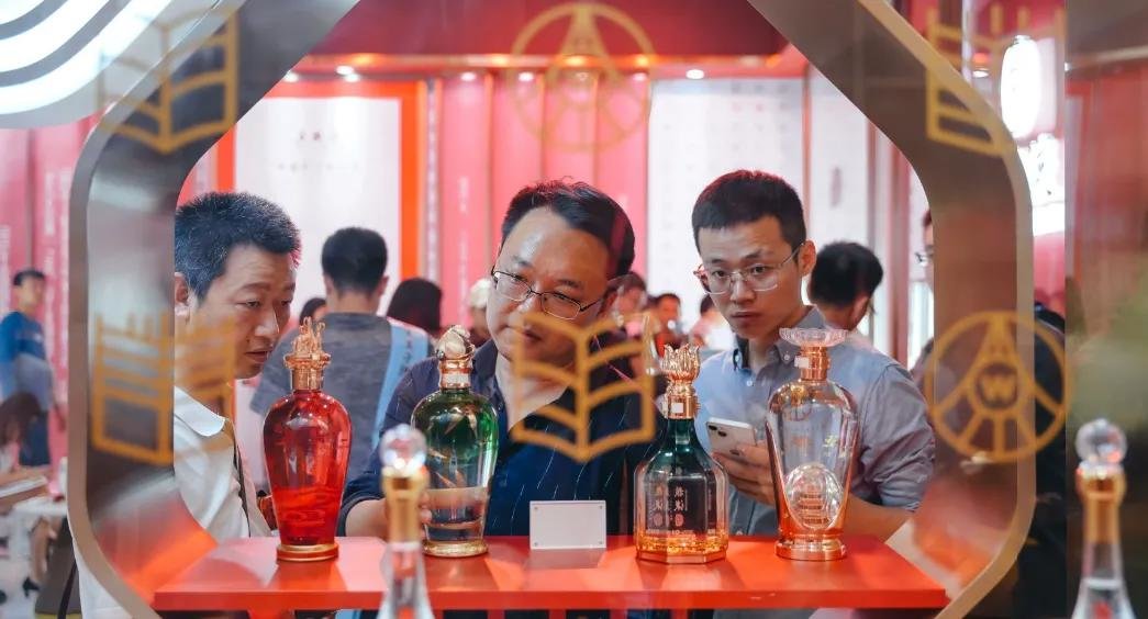 新春走基层丨白酒市场回暖经销商：备货足、活动多(图1)