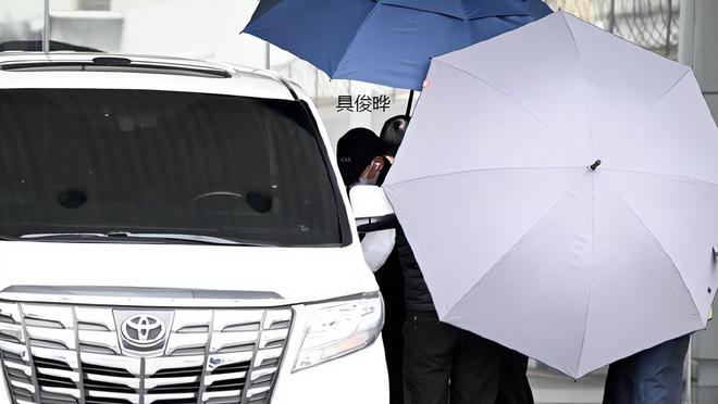 大S骨灰刚抵家汪小菲驱车直赴大S豪宅拜祭现场流出(图8)