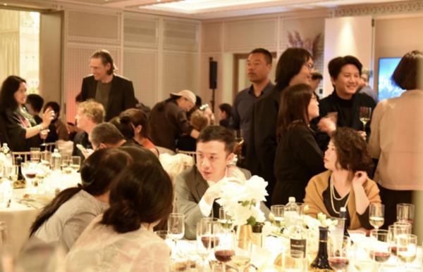 郎酒携青花郎亮相威尼斯双年展汪博炜纵论“中国白酒的文化自信”(图2)