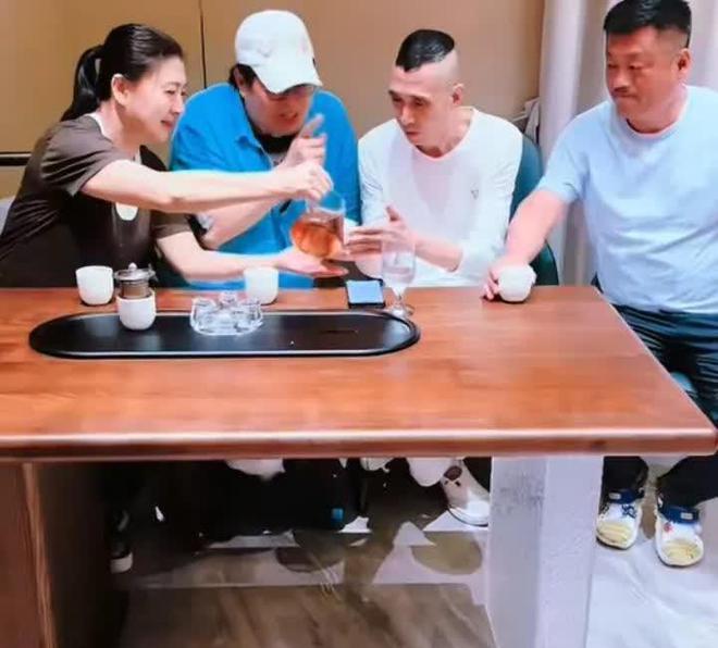三亚聚餐变诗词大会宋晓峰吟诗买单闫学晶神助攻结局笑翻！(图2)
