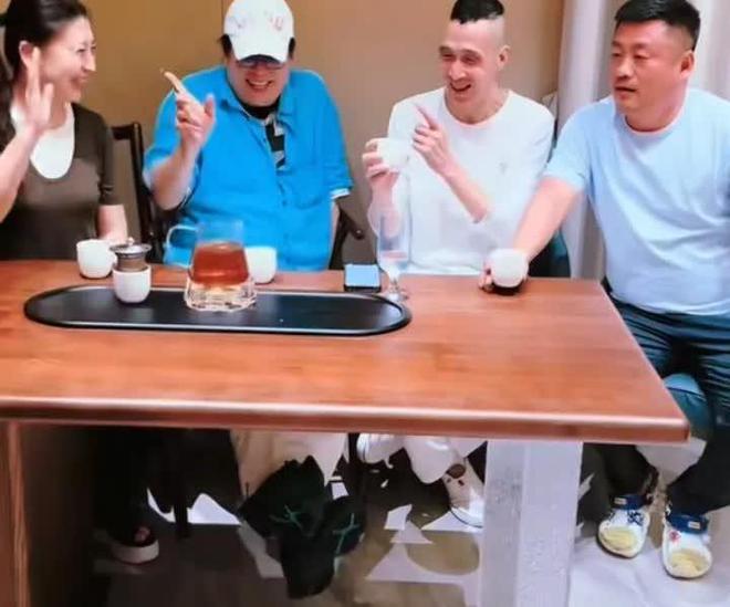 三亚聚餐变诗词大会宋晓峰吟诗买单闫学晶神助攻结局笑翻！(图3)