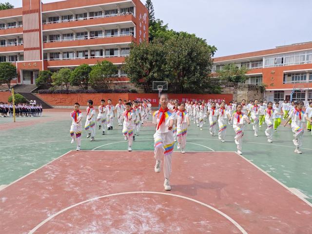跃动春日趣润童心宜宾三江新区凉姜学校举办第六届大课间比赛活动(图4)