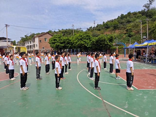 跃动春日趣润童心宜宾三江新区凉姜学校举办第六届大课间比赛活动(图1)